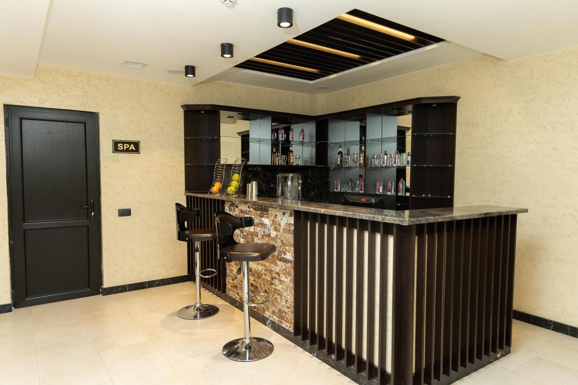 Leon Hotel Spa Ganja Exterior photo